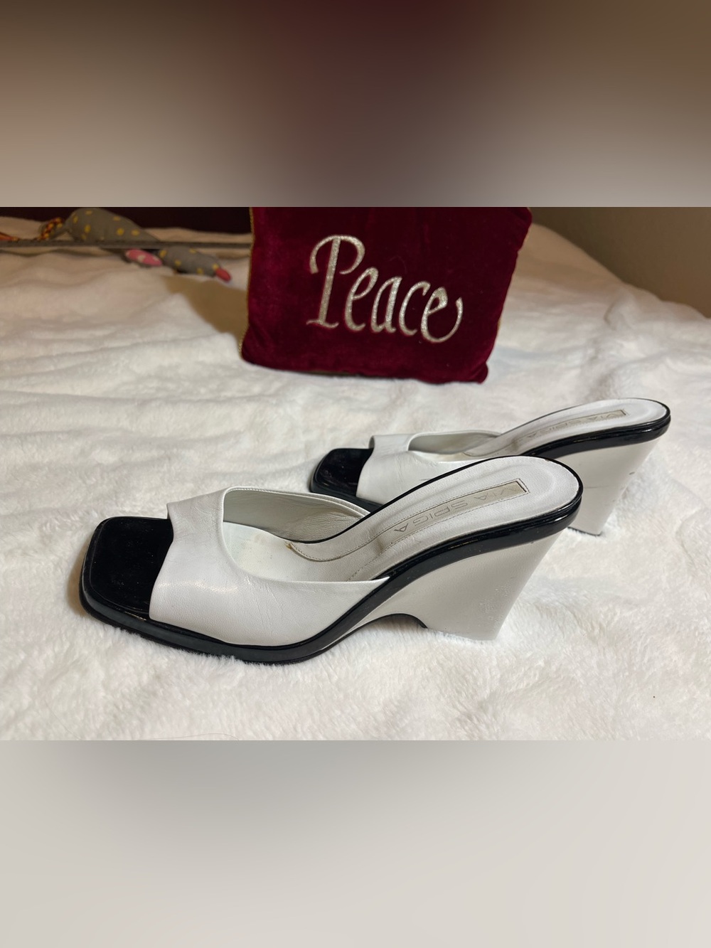 Via Spiga White and Black Open-Toe Wedge Mules size 8.5 Fair